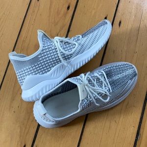 actual size is 7.5 but fits like an 8